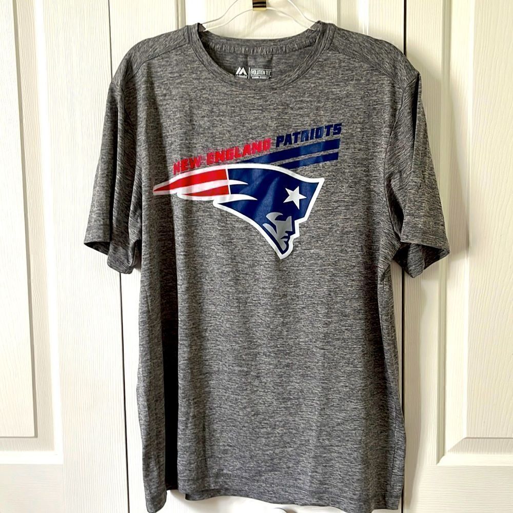 Majestic New England Patriots Cool Ease Evolution Tee VTG NEW